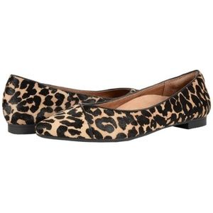 Vionic Pointed Leopard Print Flats - Worn Once